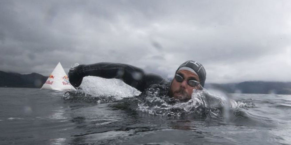 Bukan Main, Pria Ini Pecahkan Rekor dengan Berenang 2.800 Kilometer! thumbnail